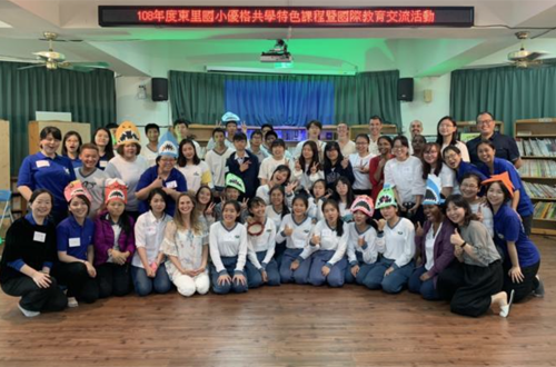 華語中心特別與富里鄉東里國小合作，於4月19日舉辦「國際教育交流營」活動。